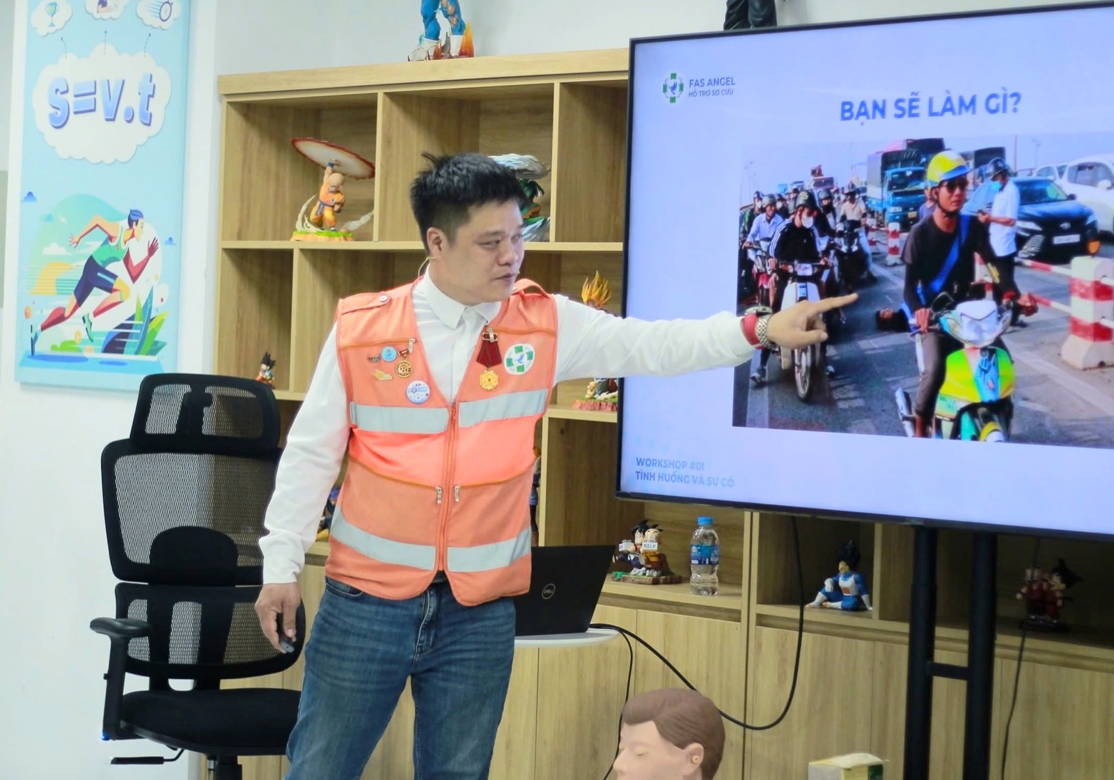 Anh Phạm Quốc Việt chia sẻ tình huống thực tế trong workshop sơ cứu