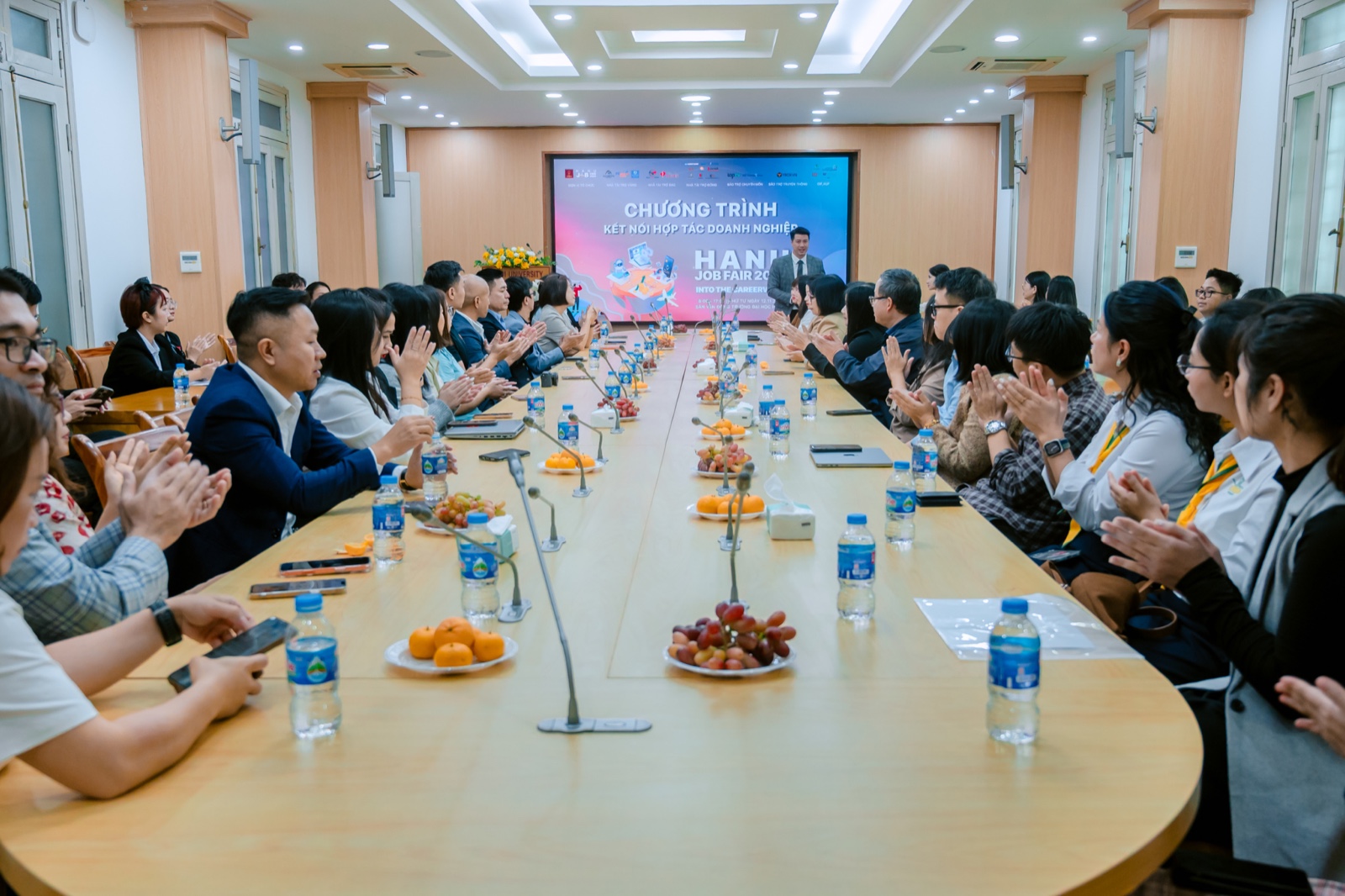 Buổi làm việc kết nối hợp tác doanh nghiệp Hanu 2025