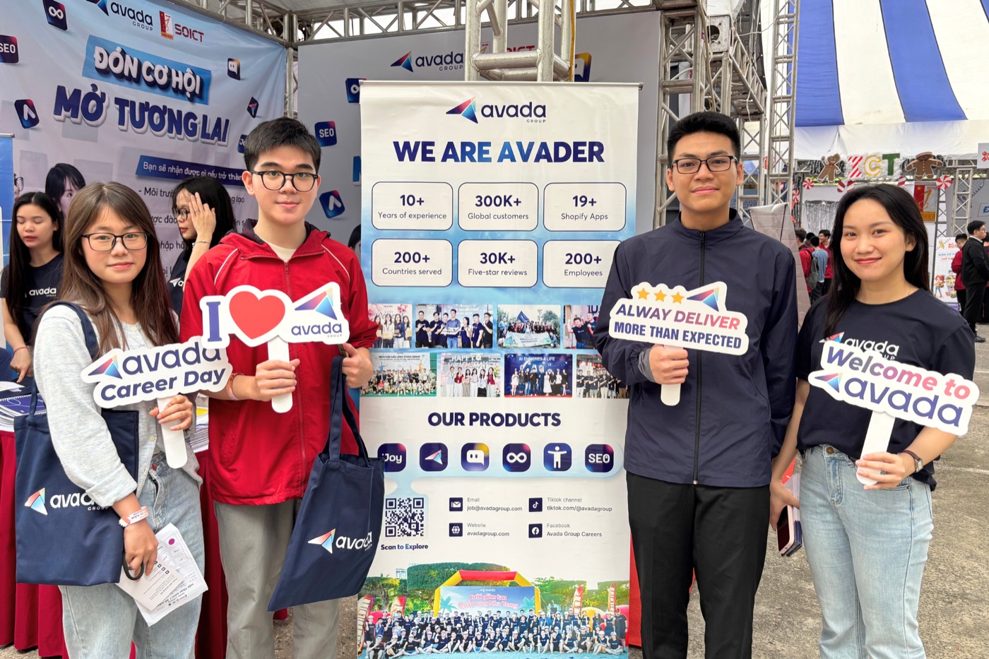 Đại diện Avada Group chia sẻ với sinh viên