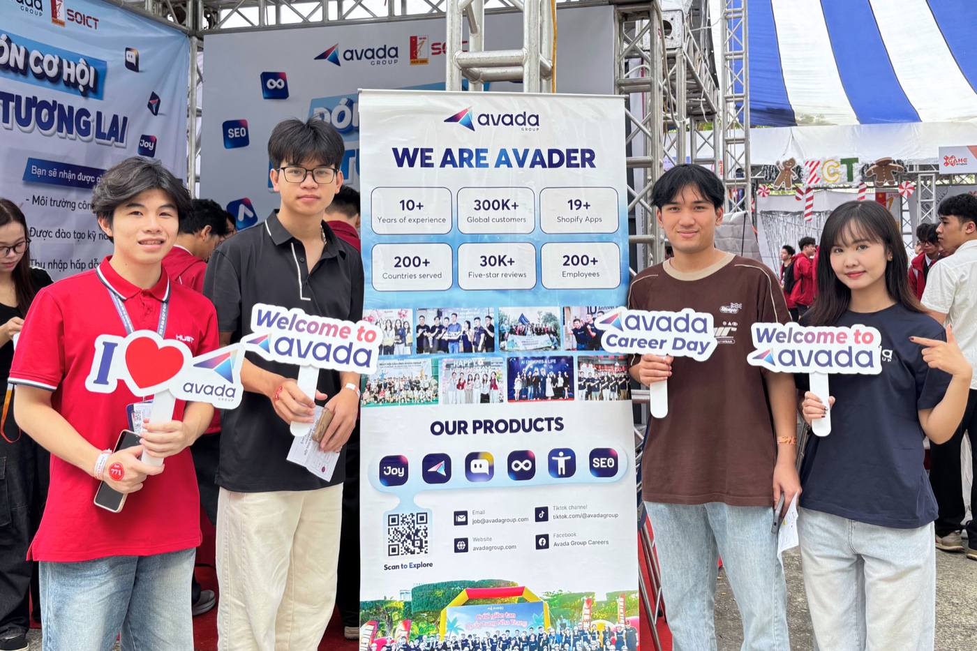 Các bạn sinh viên tại gian trại Avada Group