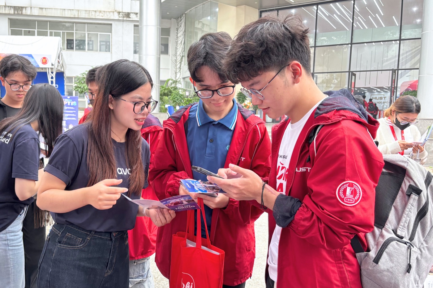 Avada Group giải đáp thắc mắc cho sinh viên